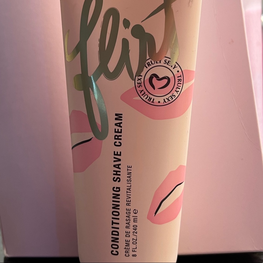 Coochy shave cream: Flirt